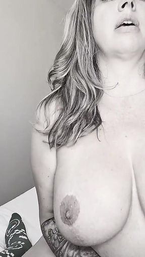 Lucky Gurl Jasmine Flowers - Hot Latina MILF Gives a Sneaky Sloppy Handjob