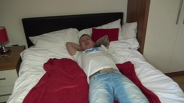 KESS ROYAN fucked barebakx by the xxl dick of OSCAR WOOD