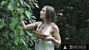 21 NATURALS - Hottie Railed Anally Outdoors