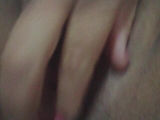 MI NOVIA ME ENVIA MOVIE MASTURBANDOSE DANDOSE DEDO /MY GIRLFRIEND SENDS ME MOVIE SCENE MASTURBATING GIVING