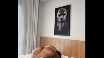 Daddy black sentou no meu pau enorme part 1