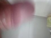 Me grabé al revés y me vine en mi lavamanos