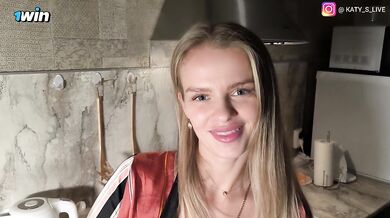 Neighbor give me salt, otherwise I want to fuck so much that there is no one to do a blowjob.