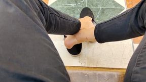 Shoeplay and dangling with summer shoes (avi)