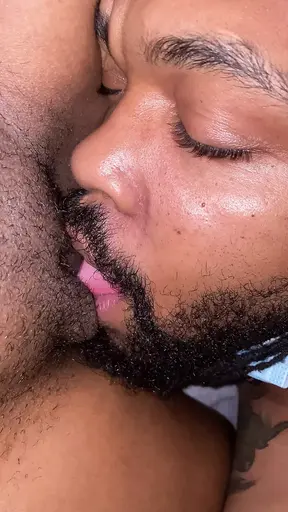 EATING A QUEENS PUSSY