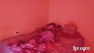 padrasto se arrasta à noite ate o quarto da jovem inocente - Myllena Rios