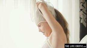 ”Charming teen fucks her beaver & booty with two zucchinis”