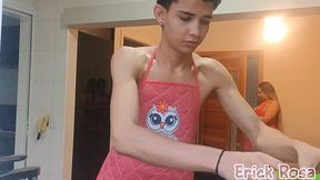 fui pego espiando minha madrasta ela viu e resolver me punir com seu cu maravilhoso