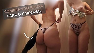 Shopping for Carnival: Showing off in the fitting room while a guy watched from the corner - Compras de Carnaval: Me exibindo no provador enquanto rapaz olhava do canto