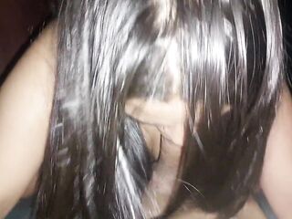 Corriéndome en la garganta de esta mujer golosa que me hizo una mamada profunda en mi gran polla