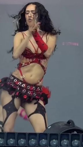 Flexible legged Asian babe shows off her thick ass