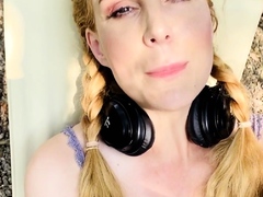 Amateur blonde having solo pleasure