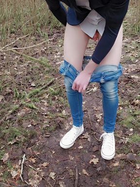 Casual dildo fuck on the woods
