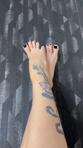 Worship my bare feet with long toes, oil feet and footjobs, toejobs