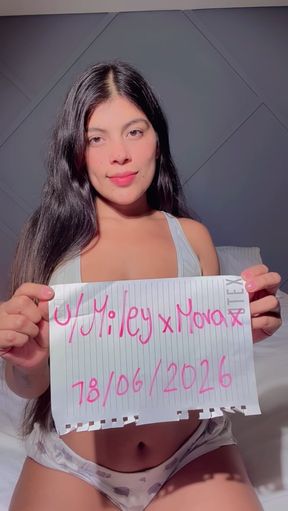 Latin teen shows off her curvy tits in a solo scene