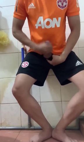 Thai college teen jerking in bathroom.