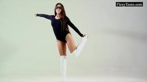 Flexible Tonya shows her beautiful body