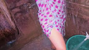 Chubby Sri Lankan girl gets it on in the bathroom