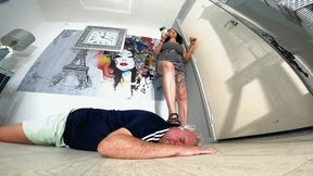 Head & Hands Walking 2 FLOOR CAM (4K)