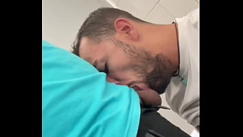 PEGUEI UM MAVAMBO CHEIO DE TES&Atilde_O NO WC