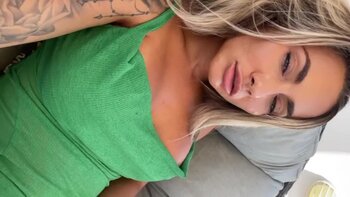 Isizzu's Luxurious Czech Joi Session
