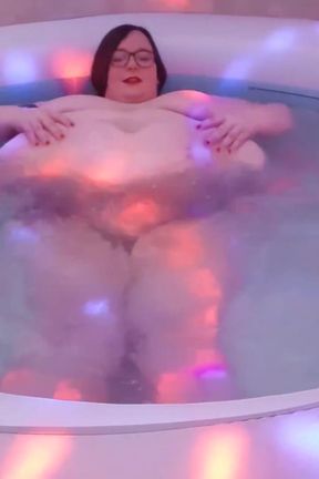 BBW SSBBW belly jiggles play in hot tub