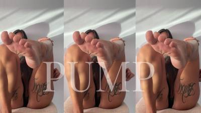 JERK OFF ON MY FEET
