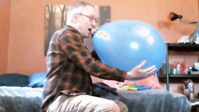 Amateur grandpa is playing with his pecker in this amateur video