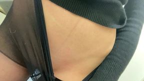 oups, aujourd’hui j’avais rien en dessous de ma petite jupe