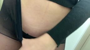 oups, aujourd’hui j’avais rien en dessous de ma petite jupe