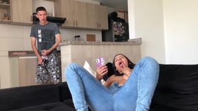 Masturbating with My Stepsister - Huge Ass - in Spanish