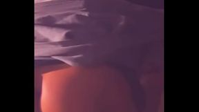 Despues de la peda mi amigo me atraganta con su polla en la habitacion de su novia