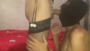 гей сосет трансу и трахает его в анал