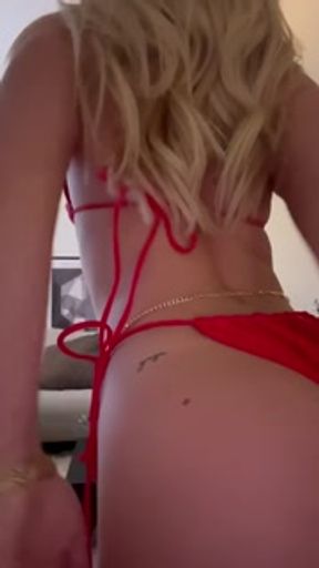 Swedish girl oils her ass in before a fanf4ck