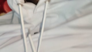 دوست مادرم در حال تمیز کردن اتاق من بود