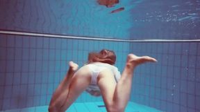 Tender chippie's swimming pool teen video