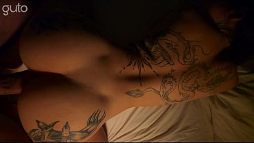 Com essa buceta toda babada e gozada foi pica nessa puta a noite toda! Tatuada rabuda e gostosa!