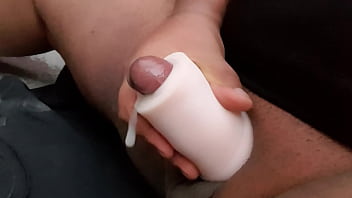 Sac&aacute_ndome la leche con ayuda de mi juguete