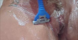 Naked in the bath tub, i finger fuck, rubbing my clit, moaning as i cum