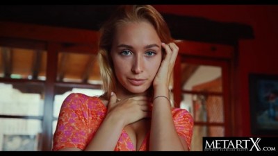 Freckled Blonde's Fingering Frenzy: Multiple Climaxes Galore