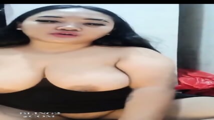 niken si payudara besar sedang sange