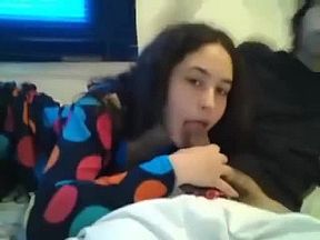 Dreianova enseña su pequeña vagina