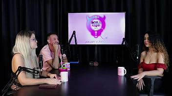 Ficou mais safada e atrevida, a casa de swing respeita mais, fez suruba, foi machucada em uma grava&ccedil_&atilde_o e a fam&iacute_lia... - Charllottye (SHEER/RED)