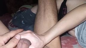 زبي بين ايديها