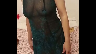 Cuando mi novia se va de casa yo pongo a mi suegra a chupar mi polla y me la foll&oacute_ hasta por el culo