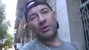 un hetero avec un besoin urgen de se vider les couilles