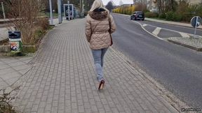 I am losing my High Heel outside the tram HD mp4 1920x1080
