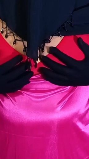 Indian Sexy Bhabhi Having Sex with Her Servant at Home