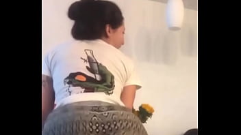 Mi Mama Me Graba Moviendo Rico Mi Culito