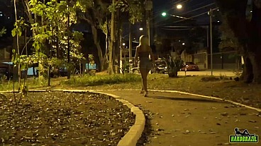 Mulher loira da bunda gigante esfola o rabo no pau grande - Mirella Mansur - Loupan